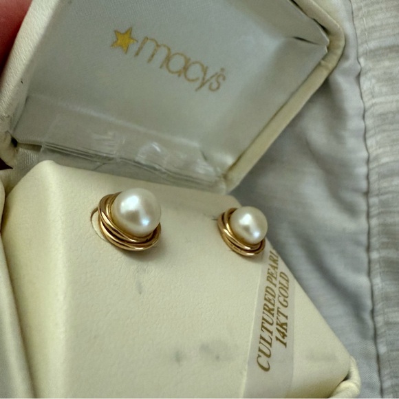 14K Gold Cultured Pearl Love Knot Stud Earrings 7mm - Picture 4 of 10